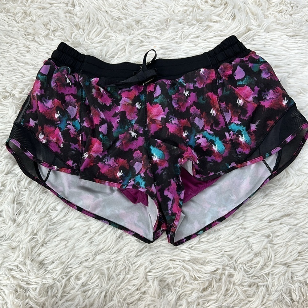 Lululemon Hotty Hot Short Mini Midnight Bloom Black Deep Fuschia / Black
